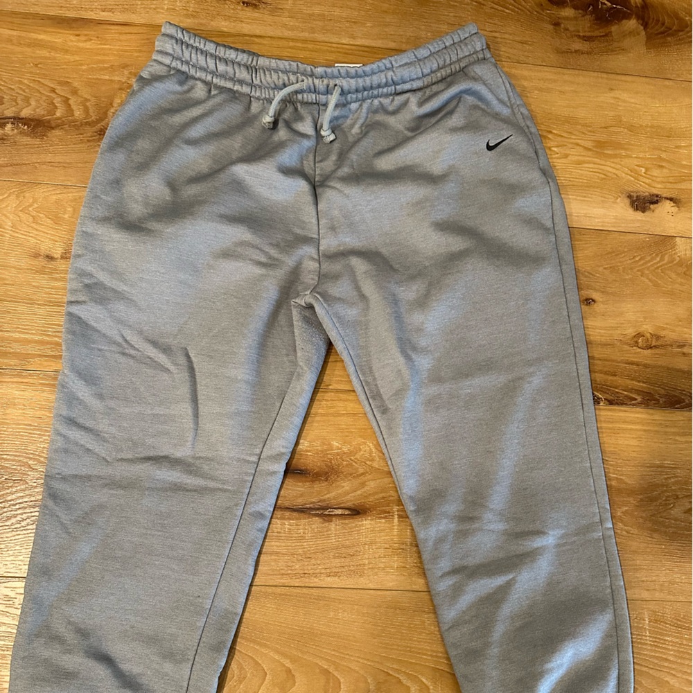 Nike Therma-FIT Gray Sweatpants